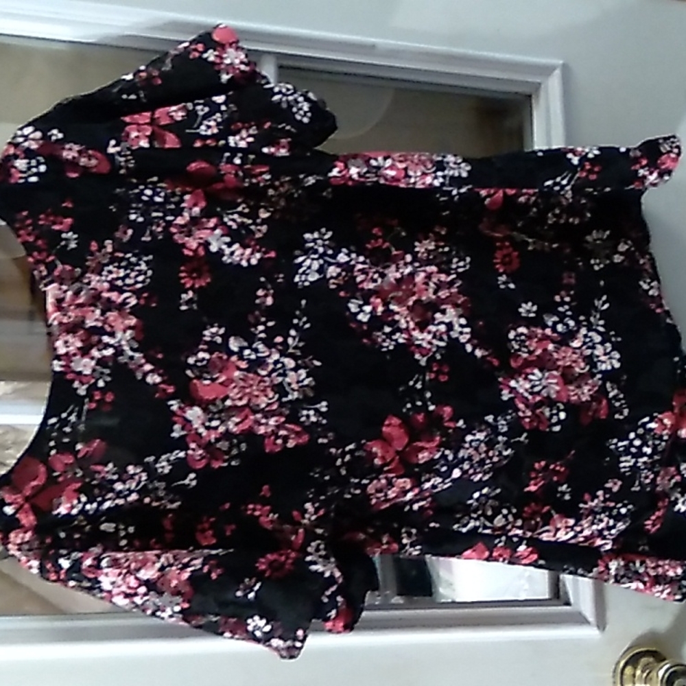 🌺Black and Pink Floral Lace Top. 14W-16W - Picture 8 of 11
